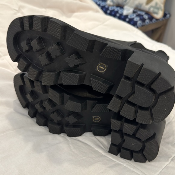 Steve Madden ankle boots size 8. - Picture 7 of 10